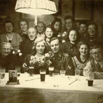 1943 Februar Oma Elli Opa Hans Hochzeit 3