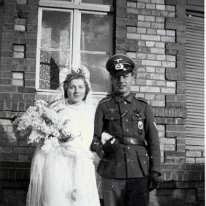 1943 Februar Oma Elli Opa Hans Hochzeit