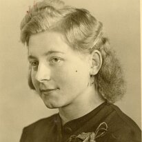 1943 Februar Oma Elli
