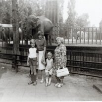 1981 Zoo mit Oma Elli